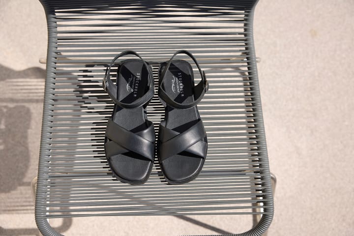 Myk skinnsandal STOCKHOLM DESIGN GROUP Myk skinnsandal STOCKHOLM DESIGN GROUP