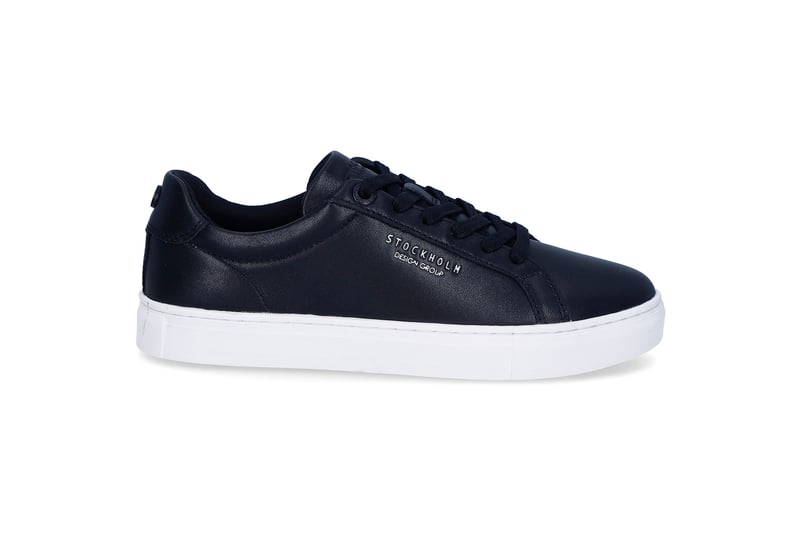 Tidløse skinnsneakers STOCKHOLM DESIGN GROUP