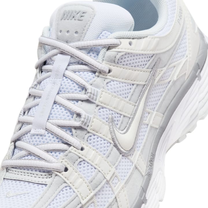 NIKE 3586 Mtlc Summit Wht NIKE