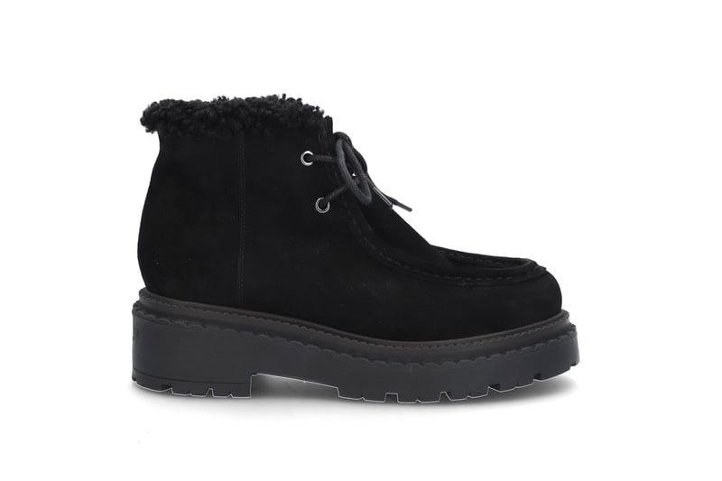 Semsket snøreboots med lammepels STOCKHOLM DESIGN GROUP Semsket snøreboots med lammepels STOCKHOLM DESIGN GROUP