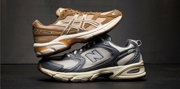 To sneakers i retrostil: en brun Asics gel-1130med sølvdetaljer øverst og en grå New Balance 530 med lys såle nederst.