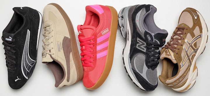Fem sportssko på rad: svart Puma, beige Puma, rød Adidas med rosa striper, grå/svart New Balance og brun Asics.